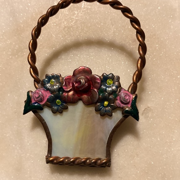 Vintage basket of flowers brooche - Picture 4 of 9